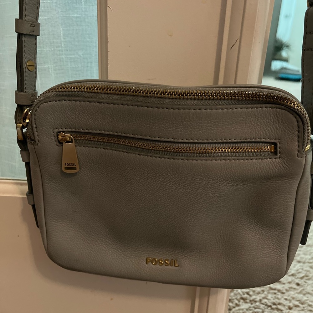 - FOSSIL “Piper Toaster” multi pocketed gray leather crossbody purse. PRIC…